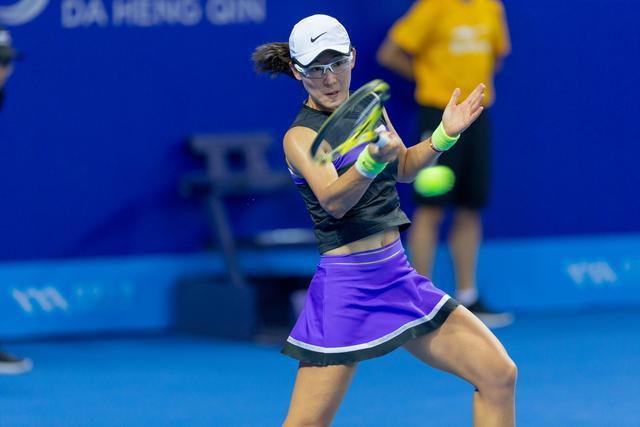 在这个背景 在这个背景