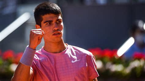 用吉祥物头 用吉祥物头