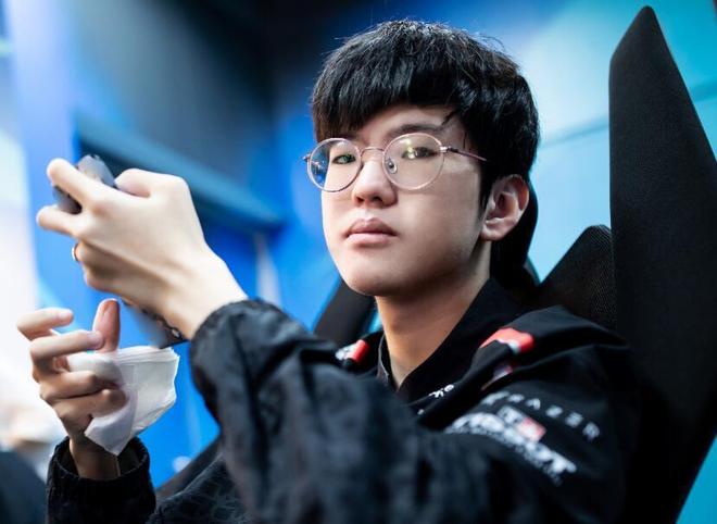 手上有一张 手上有一张